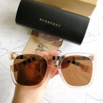 Солнцезащитные очки Burberry BE4276