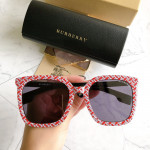 Солнцезащитные очки Burberry BE4276