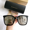 Солнцезащитные очки Burberry BE4276