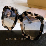 Солнцезащитные очки Burberry BE4316