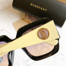 Солнцезащитные очки Burberry BE4316