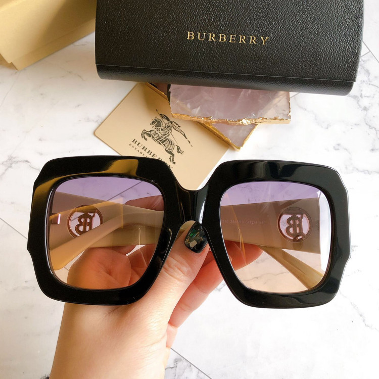 Солнцезащитные очки Burberry BE4316