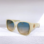 Солнцезащитные очки Burberry BE4290