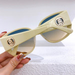 Солнцезащитные очки Burberry BE4290