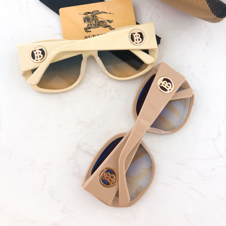 Солнцезащитные очки Burberry BE4290