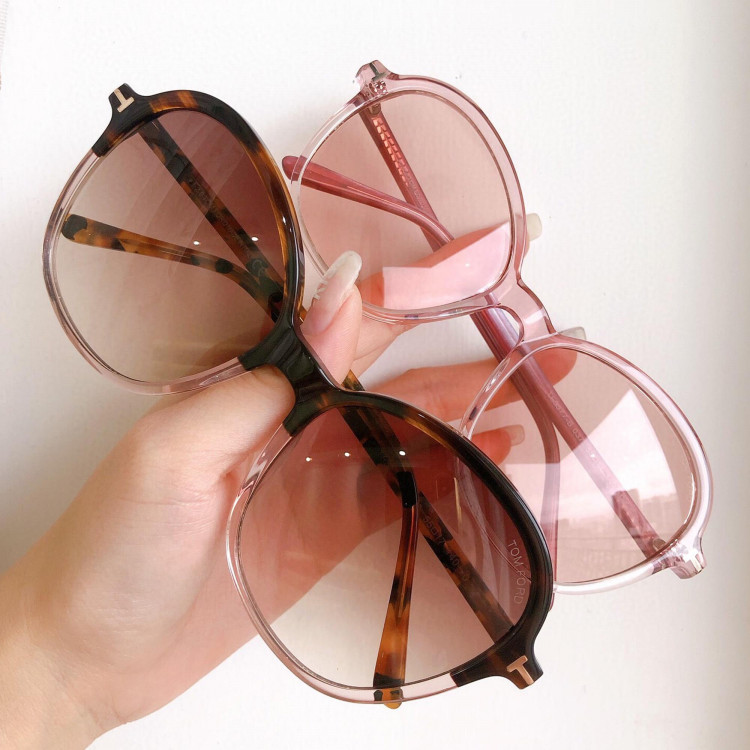 Солнцезащитные очки Tom Ford TF5577-B
