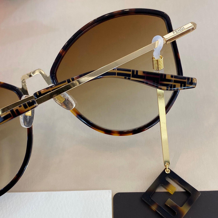 Солнцезащитные очки Fendi FF0642