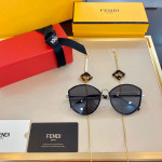 Солнцезащитные очки Fendi FF0642