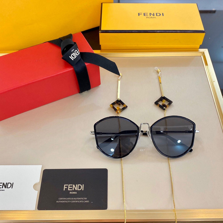 Солнцезащитные очки Fendi FF0642
