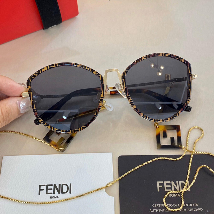 Солнцезащитные очки Fendi FF0642