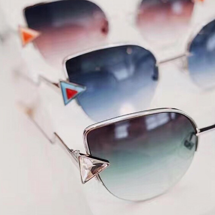 Солнцезащитные очки Fendi 0242