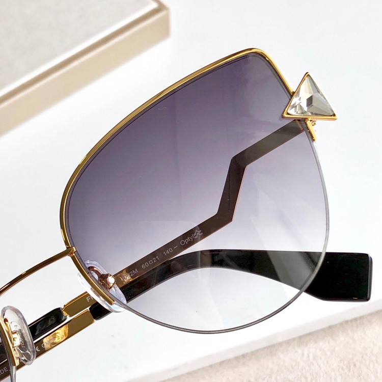 Солнцезащитные очки Fendi 0242
