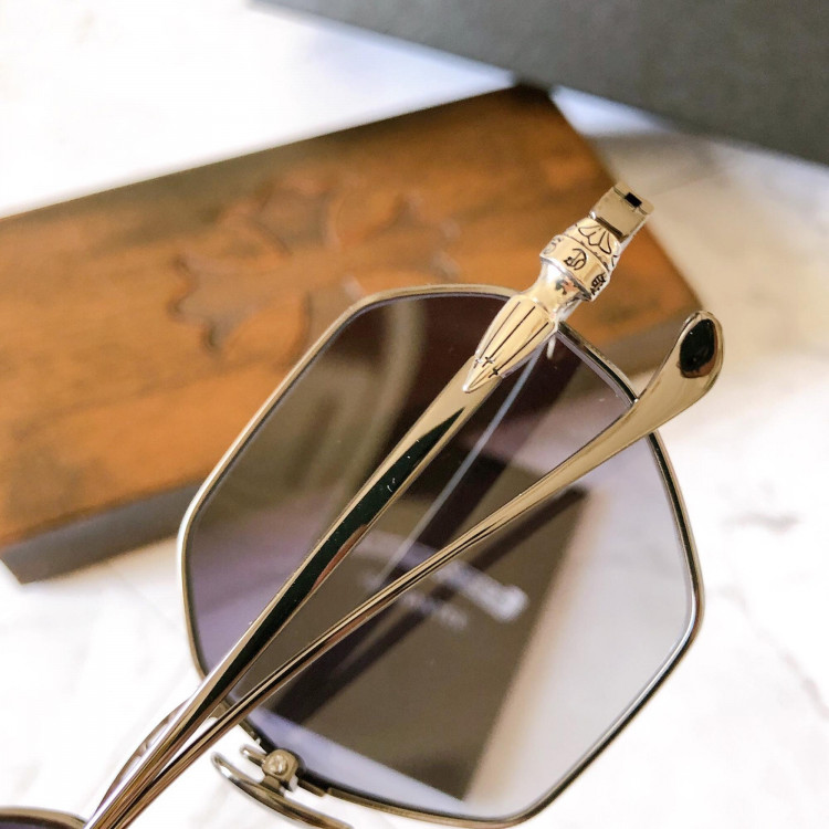 Gafas de sol de chrome hearts EVACULATION