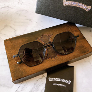 Gafas de sol de chrome hearts EVACULATION
