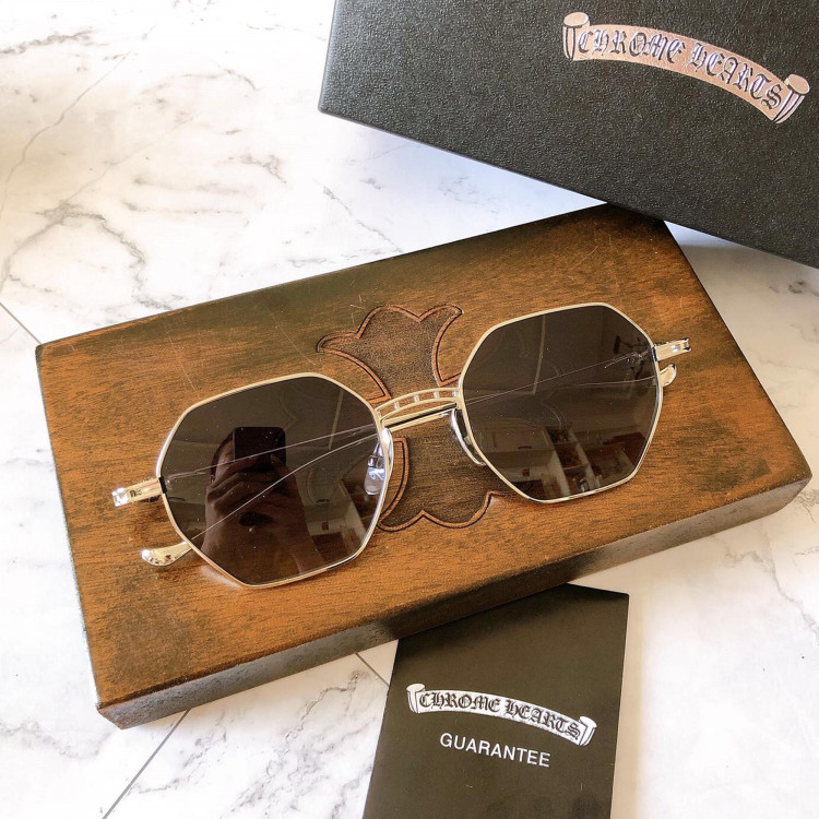 Gafas de sol de chrome hearts EVACULATION